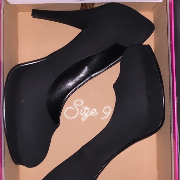 Black Shoes - Picture 1 of 1